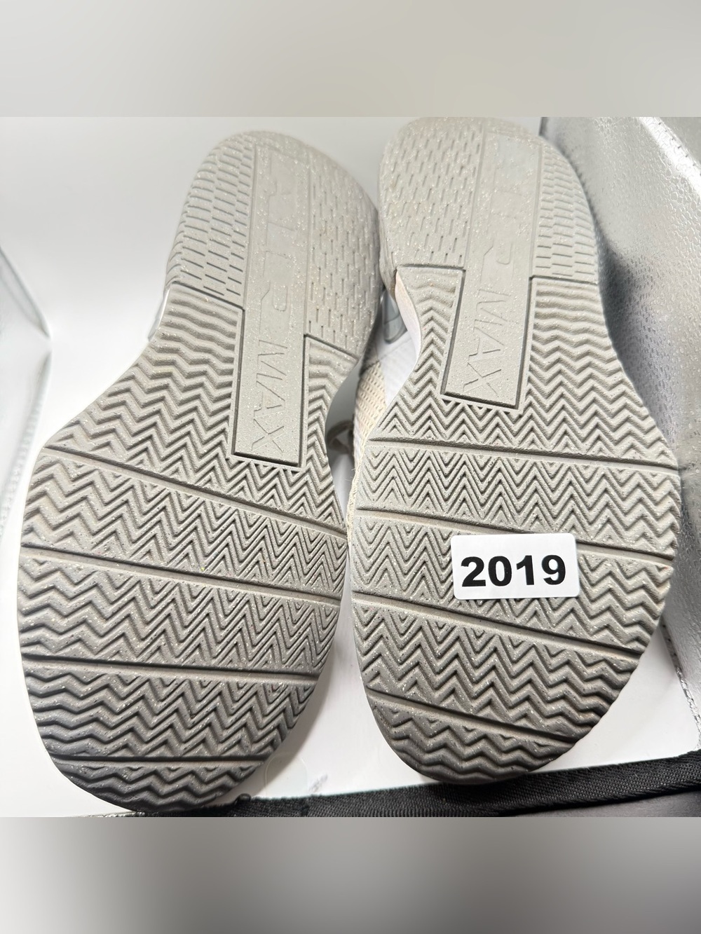 Nike Women's Light Gray Mesh Running Shoes - Picture 6 of 6